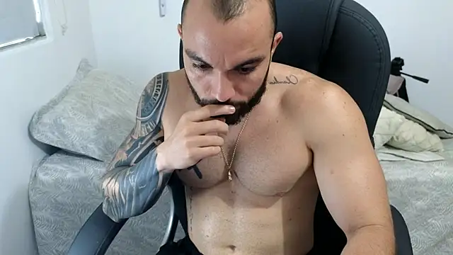 Isaac_Carter live cam on StripChat