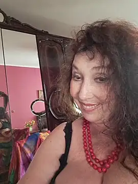 GypsyEsmeralda live cam on StripChat