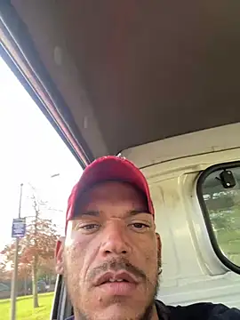 iRealYFuckGood webcam