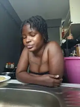 TrishaKalid webcam