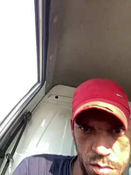 iRealYFuckGood webcam