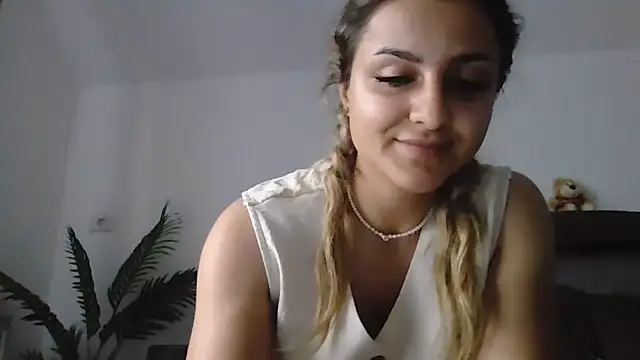 NicolePlay webcam