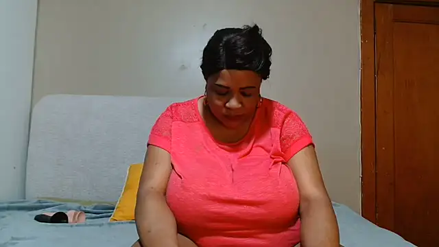 BUSTYQUEEN56_ webcam