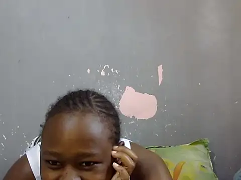 Petite_Ebony10 live cam on StripChat