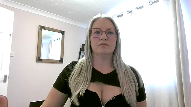 EmberSinn webcam