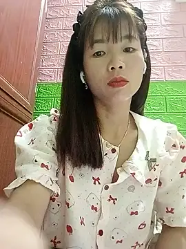 AmyLinee01 live cam on StripChat