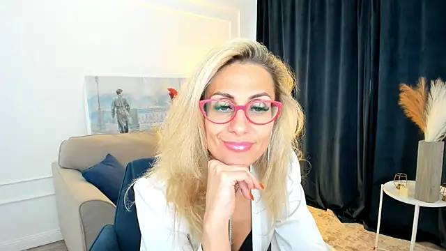 MuseOfStage live cam on StripChat