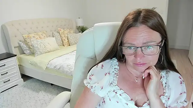 Vika73 live cam on StripChat
