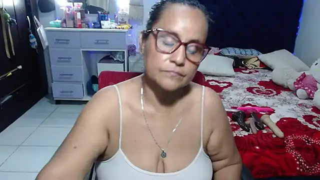 pervert_mommy_ live cam on StripChat