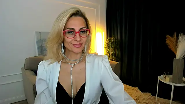 MuseOfStage live cam on StripChat