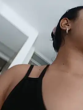 cloy_baby__ webcam
