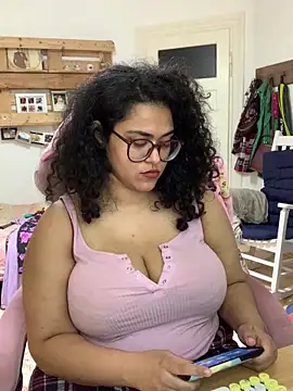 Curvydesifromgermany webcam