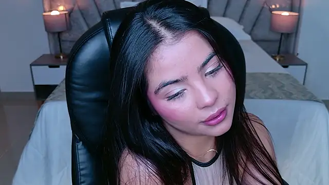 Layla_Breezee webcam