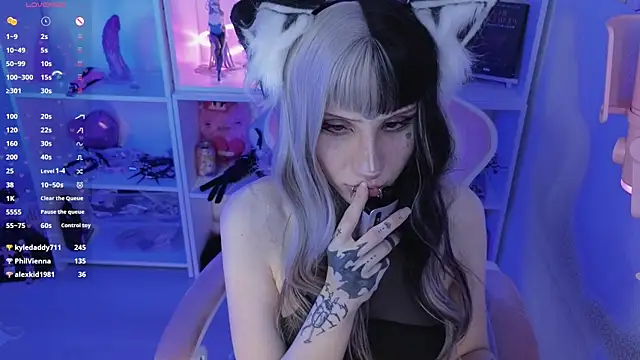 Nana_stolass webcam