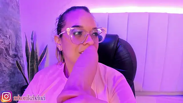 MHONIKBELUCCI webcam