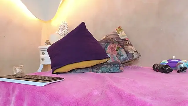 BellaRouxxx webcam