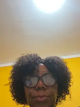 BoobsQueeen webcam