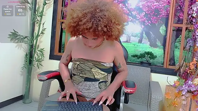 Sharlotte_Jones webcam
