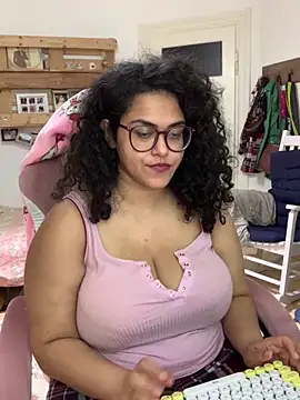 Curvydesifromgermany webcam