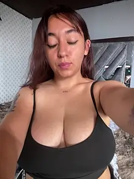 Im_Luuu webcam