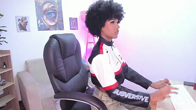 NaomiSaenz_ webcam