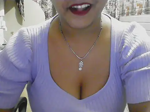 LovingPihu webcam