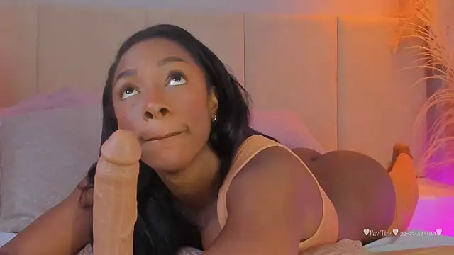 aprilebony_ webcam