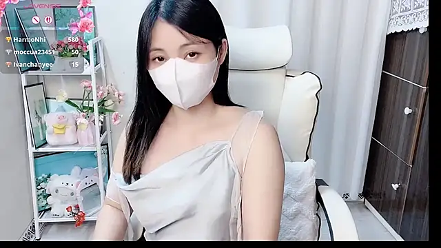 Clover_Nhi webcam