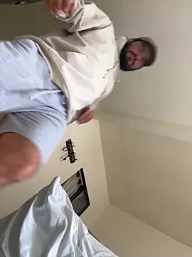 MichaelBear_21 webcam