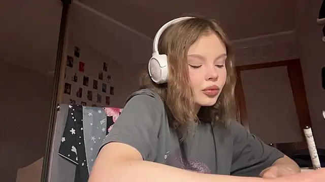 Vivienneyourdream webcam