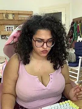 Curvydesifromgermany webcam