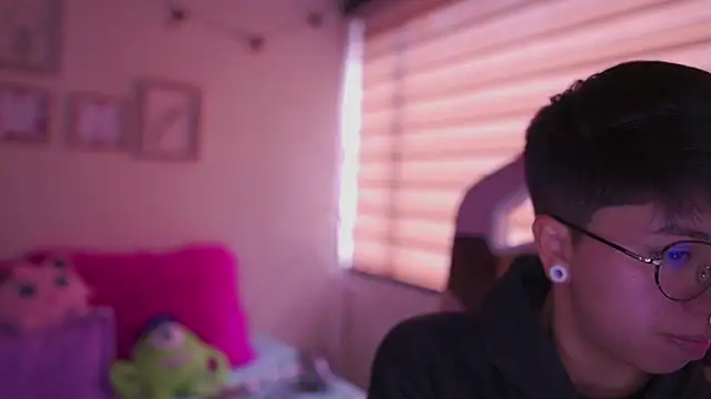 tommy_blue webcam
