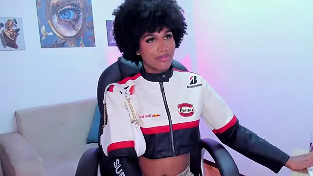 NaomiSaenz_ webcam