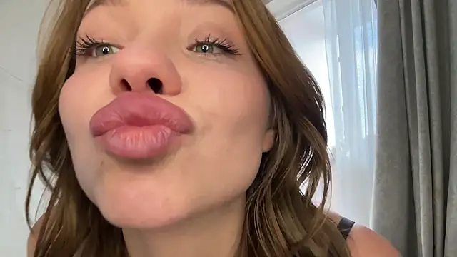 Lia_be_mine webcam
