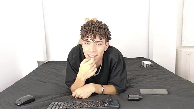Monyel_Blake webcam