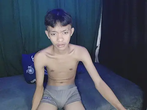 innocentfucker (M twink) - get naked!!