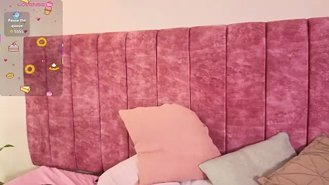 lou_22_ (F young) - RIDE DILDO