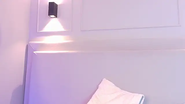 NaomiKlarc webcam