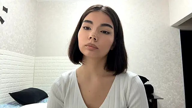 MarylnMonnier live cam on StripChat