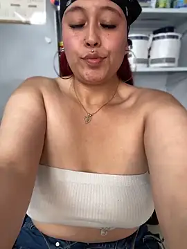 Mely_ec live cam on StripChat