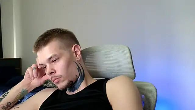 DENIS_HERE live cam on StripChat