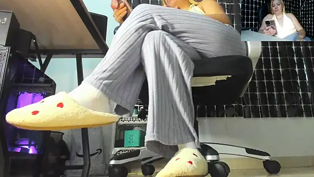 MissAlmaFenix webcam