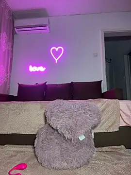 Sabrinedivinee live cam on StripChat
