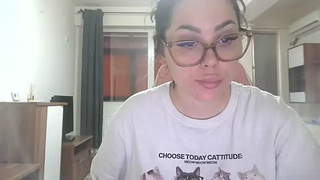 LovelyJulliette webcam