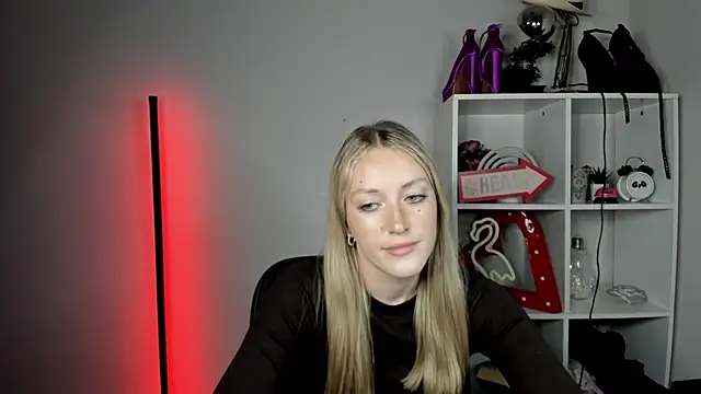 EvelynBlond webcam