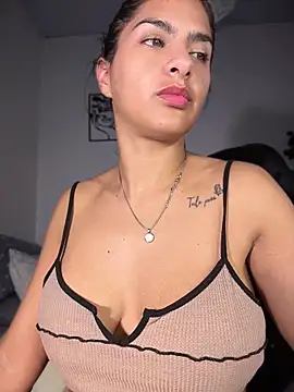 Chicachocolate01 - Live Cam on Stripchat