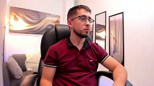 Tommas_Jhonson live cam on StripChat