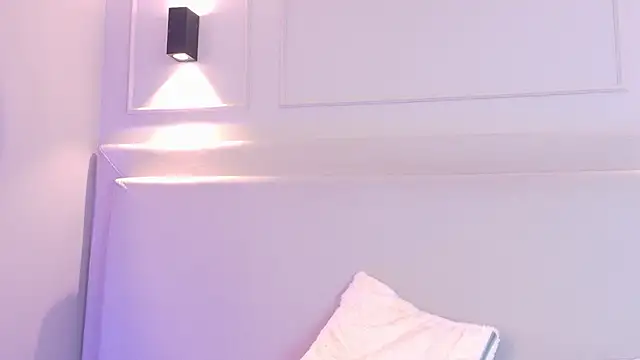 NaomiKlarc webcam