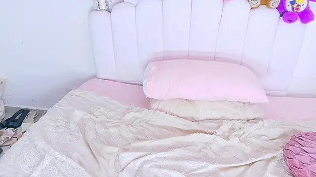 Sofia_Stanley live cam on StripChat