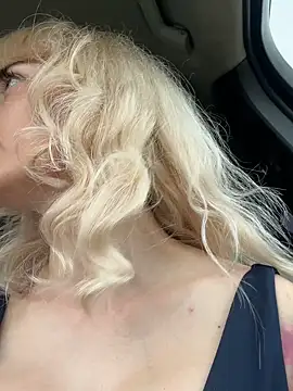 blondegirlx webcam